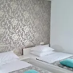 krevet i doručak Azur 3*