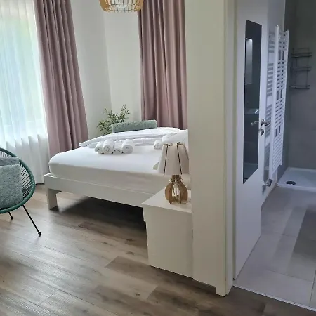 Alojamento de Acomodação e Pequeno-almoço Azur