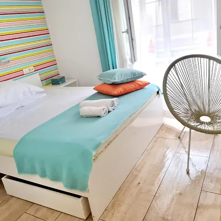 Azur فندق مبيت وإفطار 3*