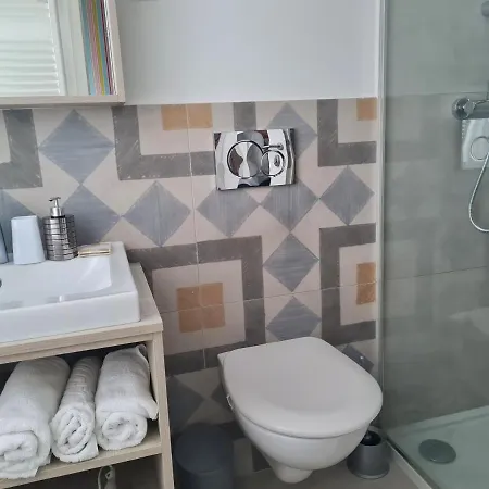 Azur Nočitev z zajtrkom *