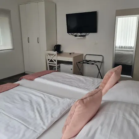 Azur فندق مبيت وإفطار 3*