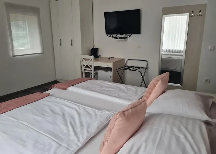 Azur Bed & Breakfast 3*