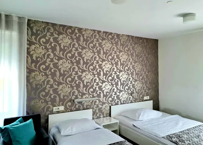 Oda ve Kahvaltı Azur